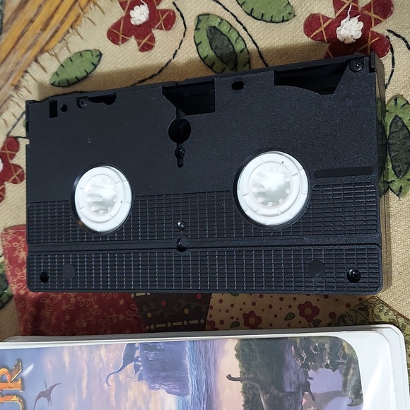Vintage Walt Disney Pictures Presents Dinosaur VHS - Picture 4 of 9